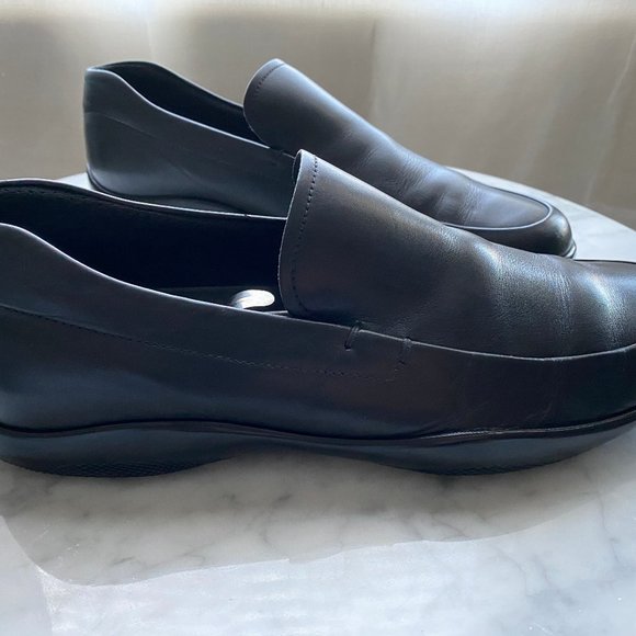 Prada Men's Black Loafer - PS0950 Size 8.5 - Excellent Condition - Picture 4 of 14
